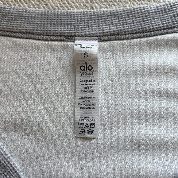 Alo Yoga Micro Waffle Pleasant Cropped Henley - Athletic Heather Grey - Picture 2 of 5